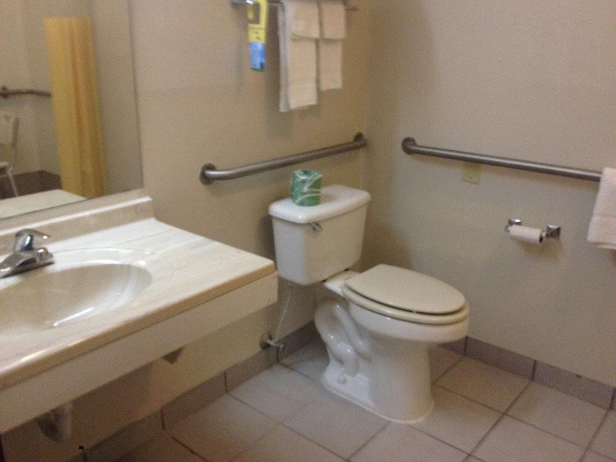 Days By Wyndham Kansas International Airport Hotel
